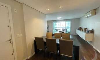 Imagem 2: Apartamento para venda possui 126 metros quadrados com 3 quartos em Centro - Florianópolis