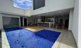 Imagem 2: Casa para venda com 348 metros quadrados com 3 quartos em Cidade Jardim - Uberlândia - MG