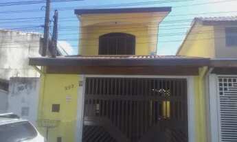 Imagem 2: Casa para aluguel tem 200 metros quadrados com 4 quartos