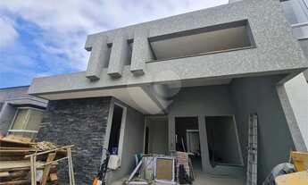 Imagem: Casa à venda com 3 quartos, sendo 3 suítes