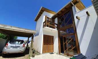 Imagem: Casa com arquitetura diferenciada, Balneário