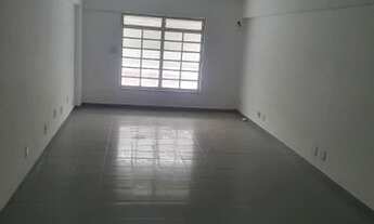 Imagem 5: Loja no térreo com excelente circulação, toda reformada