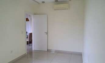 Imagem 5: Casa de condomínio para venda possui 500 metros quadrados com 4 quartos