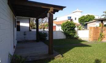 Imagem 7: Rainha do Mar. Casa com 3 dormitórios, 2 banheiros. 4 quadras do mar