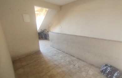 Imagem 7: Aluga se 3 comodos w.c e lavanderia prox de diversos comercios e condução de frente ao imó