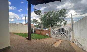 Imagem 3: Casa para venda possui 131 metros quadrados com 3 quartos em Jardim Paraíso - Botucatu - S