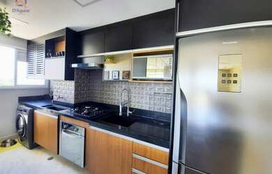 Imagem 4: 2 dormitórios, sala ampla com uma varanda ampliada já com vidro grande na sacada