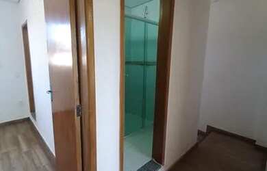 Imagem 7: Sobrado com 3 Dormitórios, Suíte e 4 Vagas de Garagem