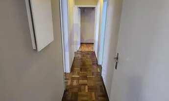 Imagem 4: Apartamento em bom estado com planta versátil e 1 vaga de garagem. Em localização maravilh