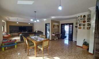 Imagem 7: Casa de condomínio para aluguel possui 217 metros quadrados com 4 quartos