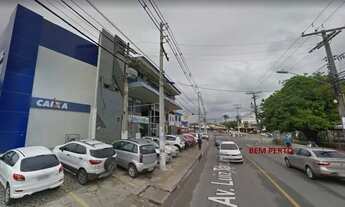 Imagem 6: Kitnet, cozinha americana, banheiro, lavanderia, bancada de granito, segurança com portas