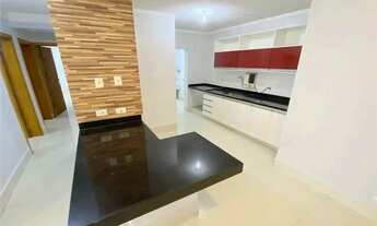 Imagem 2: Apartamento de 3 quartos sendo uma suíte reformado com porcelanato a 10 metros da praia do