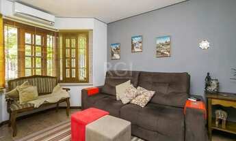 Imagem 2: Casa de 147m² - 3 dormitórios, 1 suíte, churrasqueira, pátio com piscina e 3 vagas de gara