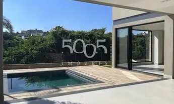 Imagem 5: Casa disponível para locação no Condomínio Saint Paul, com 388m² de área construída e 411