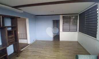 Imagem 6: Oportunidade - Casa duplex com piscina em Laranjeiras!