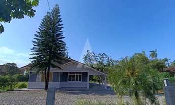 Imagem: Casa com 5 quartos, churrasqueira e 1 vaga