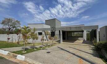 Imagem 2: 4 Suítes com Varanda | Vista para Pedra Grande | Quintal Espaçoso