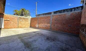 Imagem 5: Terreno Murado com Área Construída para Locação