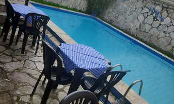 Imagem 3: Espaço para pequenos eventos no Janga com piscina e churrasqueira