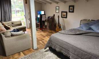 Imagem 2: Velleda oferece lindo sítio com mezanino, arborizado e com ótima localização em condomínio