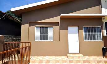 Imagem: Casa em Avenida Dona Maria Franco Salgado