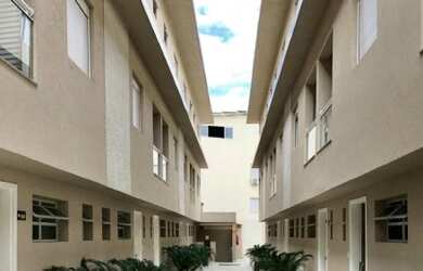 Imagem 2: Alto luxo CASA em Villaggio 4 suites c/piscina e churrasqueira Guarujá