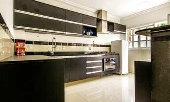 Imagem 4: Casa de condomínio para venda possui 315 metros quadrados com 4 quartos