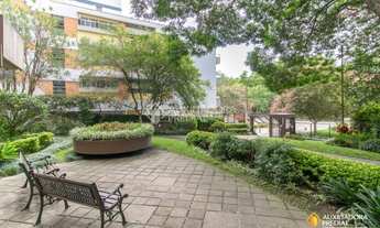 Imagem 2: MORE EM FRENTE AO PARÇÃO