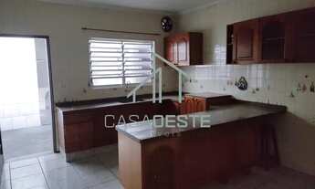 Imagem 6: Sobrado para aluguel possui 140 metros quadrados com 3 quartos