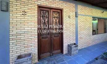 Imagem 4: Casa de condomínio para venda possui 383 metros quadrados com 5 quartos