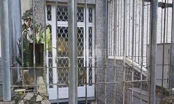 Imagem 2: Apartamento com sala, 2 quartos, banheiro, cozinha, área, dependência completa, frontal, à