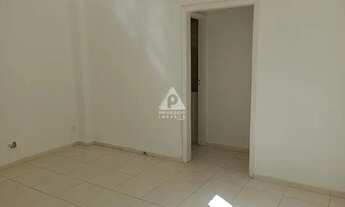 Imagem 3: Apartamento de 02 quartos (01 suíte), sala, banheiro social, dependência completa de empre