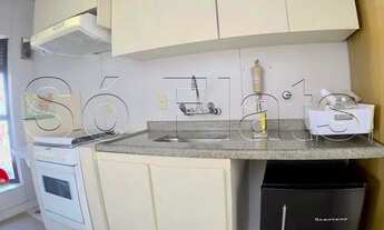 Imagem 3: Flat nos Jardins, prox a Av. Rebouças, Paulista, rodeado por um vasto comércio em seu ento