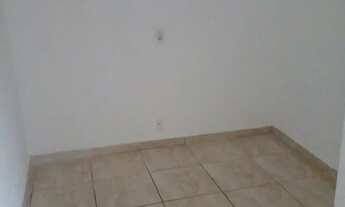 Imagem 3: Alugo Gilka Machado primeiro andar frente com varanda