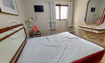 Imagem 5: Flat disponível para locação mobiliado com serviços com 1 dormitório e sala com varanda no