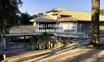 Imagem 4: Casa para aluguel e venda possui 890 metros quadrados com 5 quartos