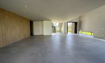 Imagem 2: Casa para venda tem 933 metros quadrados com 5 quartos