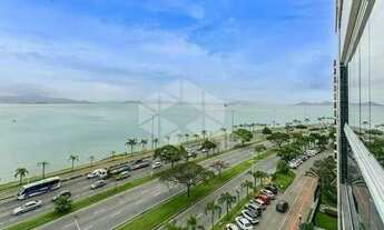 Imagem 5: Apartamento semimobiliado com vista para o mar, 3 dormitórios sendo 2 suítes, 2 vagas