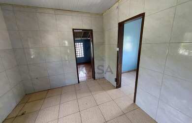 Imagem 5: Ótima casa com 03 dormitórios, sala, cozinha ampla, banheiro social . Possui entrada para