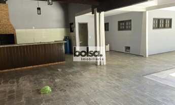 Imagem 4: Casa Espaçosa com 3 Dormitórios (2 Suítes), 305m² Construídos e Terreno de 508m² Conforto