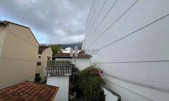 Imagem 7: Apartamento à venda na rua Pinto Guedes, quartos e sala com cozinha americana e vaga