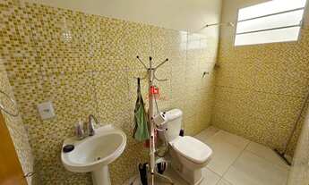 Imagem 2: Casa Térrea no Marina Rio Belo com 2 Suítes e Quintal Amplo