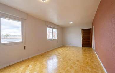 Imagem 5: Amplo apartamento para locação no Centro de Pelotas, com 3 dormitórios, sendo 1 suíte, 3 b