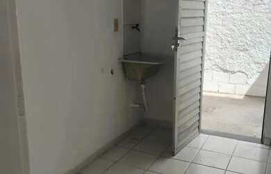 Imagem 2: Casa para Locação em Nova Iguaçu, Palhada, 2 dormitórios, 1 banheiro, 1 vaga