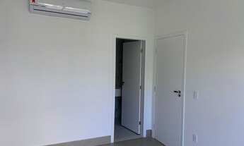 Imagem 7: Casa em condomínio para venda tem 271 metros quadrados com 4 quartos