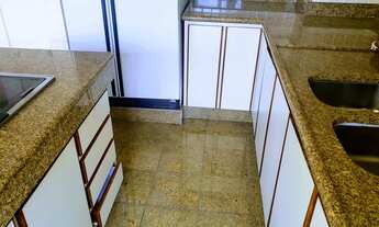 Imagem 6: Apartamento em rua sem saída,local maravilhoso, 79m2 3 dormitórios transformado em dois, p