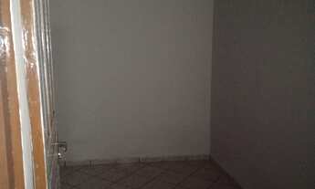 Imagem 6: Casa linda com uma kitnet no fundos toda forrada no PVC