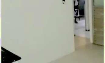 Imagem 3: Kitnet, cozinha americana, banheiro, lavanderia, bancada de granito, segurança com portas