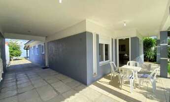 Imagem 4: Elegance Imóveis: Elegante casa térrea com 4 dormitórios, mobiliada, poucas quadras do mar