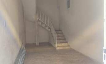 Imagem 3: Aluga se 3 comodos w.c e lavanderia prox de diversos comercios e condução de frente ao imó